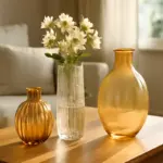 Vasi decorativi per la zona giorno: materiali che portano luce e carattere subito