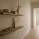 Mensole sospese e design minimal: perché sono la scelta ideale per valorizzare il corridoio
